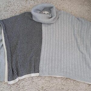 Two By Vince Camuto Womens L/XL Colorblock Turtleneck Poncho Sweater Gray Black
